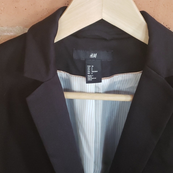 H&M black blazer, size 6 (36) - Picture 2 of 5